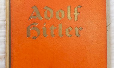 Livro Diário Fotográfico do Ditador Adolf Hitler, raridade editada em 1935, em Alemão Gótico