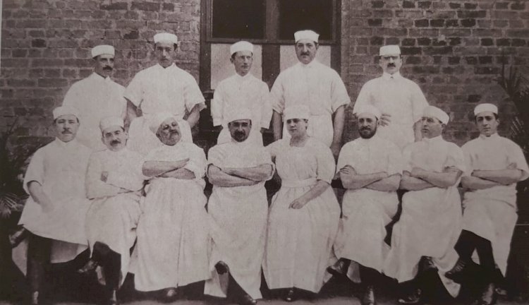 1918 - O Médico Arnaldo Vieira de Carvalho com colegas professores e alunos